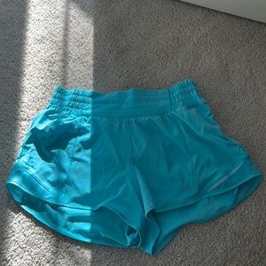 LULULEMON 2.5” rise HOTTY HOT SHORTS